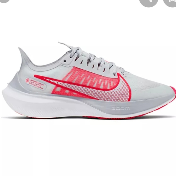 Nike Zoom Gravity Sneaker - Picture 1 of 3